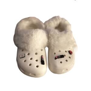 Crocs Fur Classic Mammoth Charm Clog White size 9w/7m New NWT